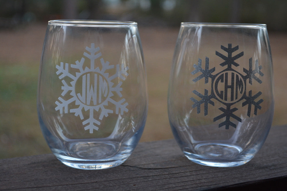 Snowflake Winter Wine Glass Set - Set of 8 Stemless Glasses with Silver  Snowflake Designs - 14oz